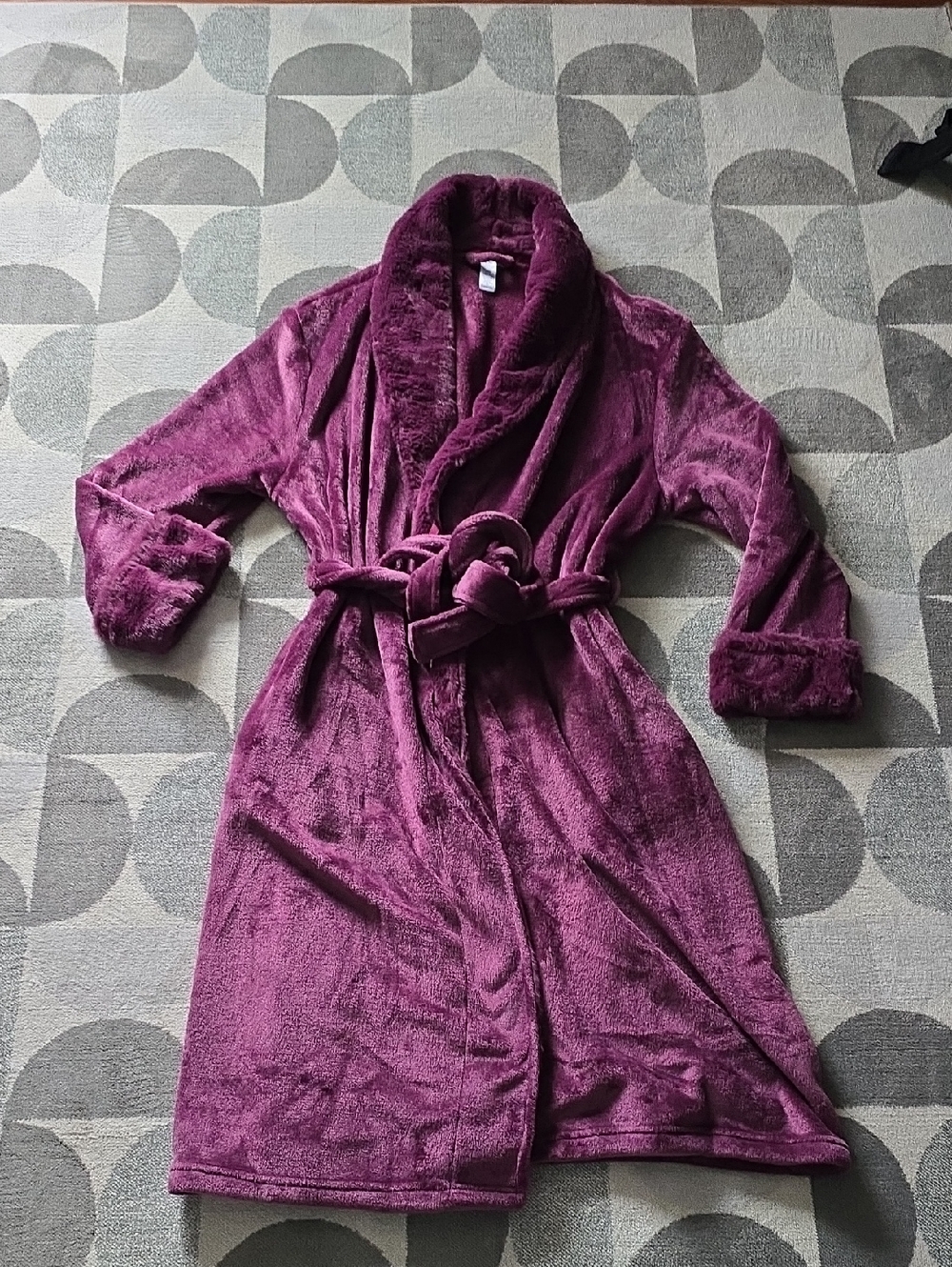 George Plush Robe in Rich Magenta